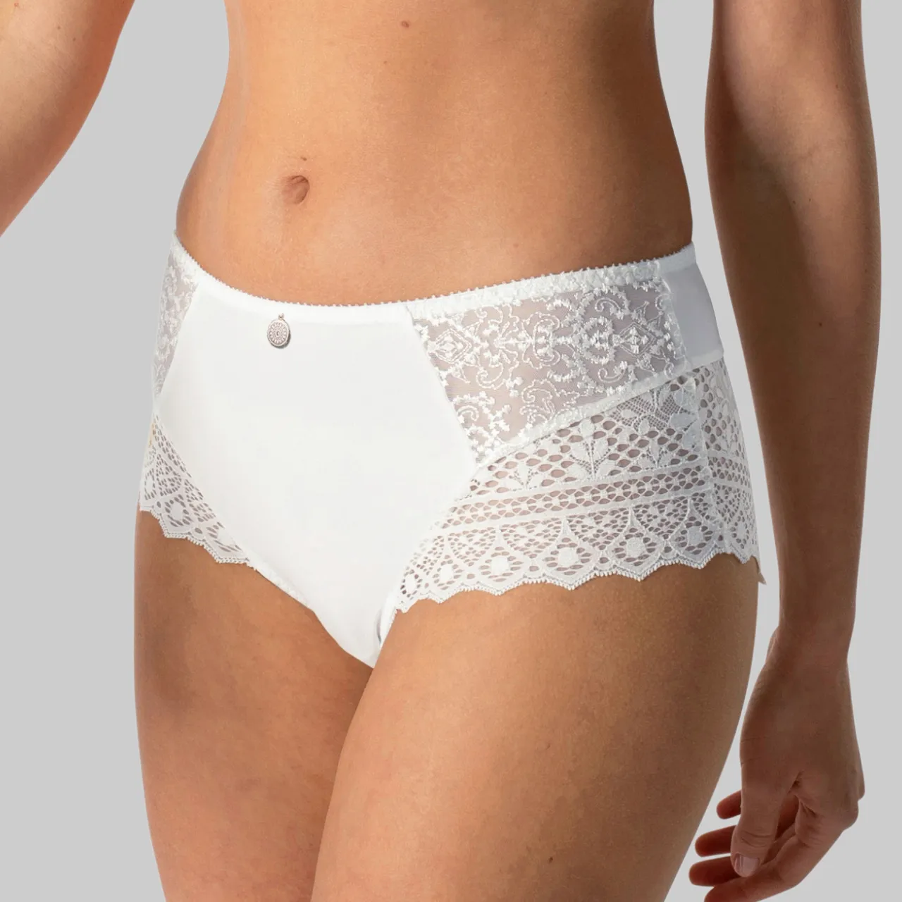 Cassiopee Deep Brief in White