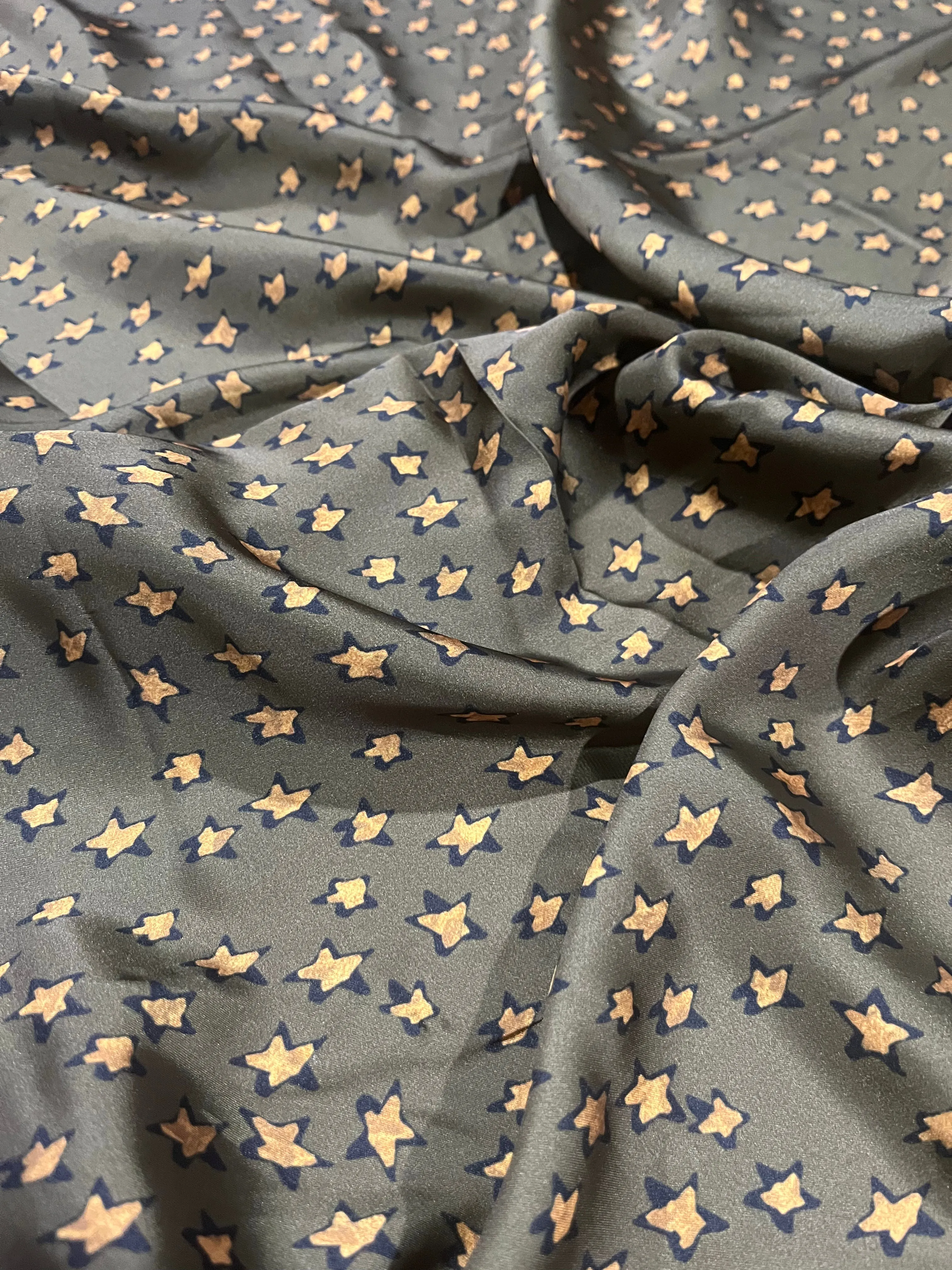D02 HMSTN 402 satin messy stars