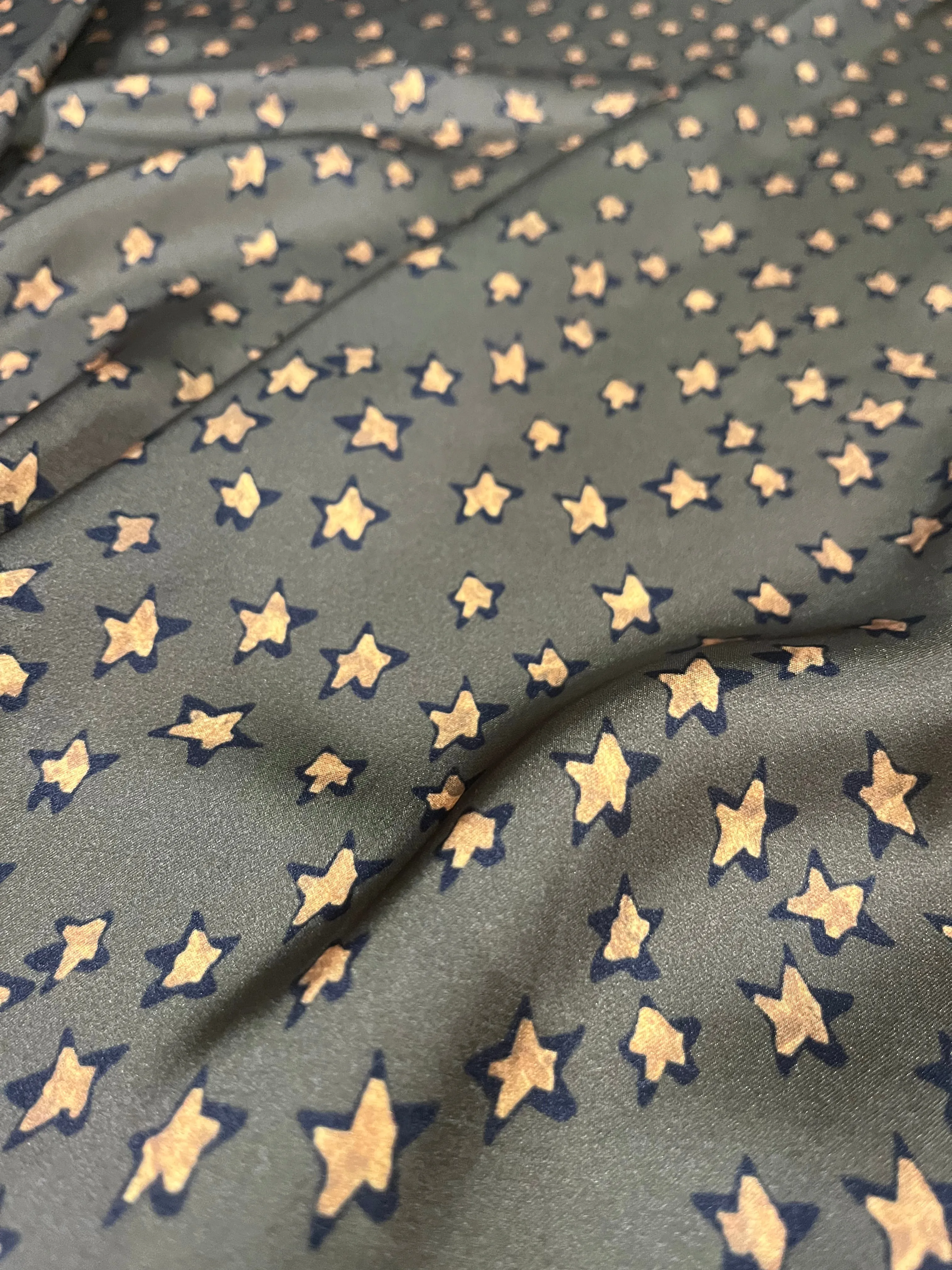 D02 HMSTN 402 satin messy stars