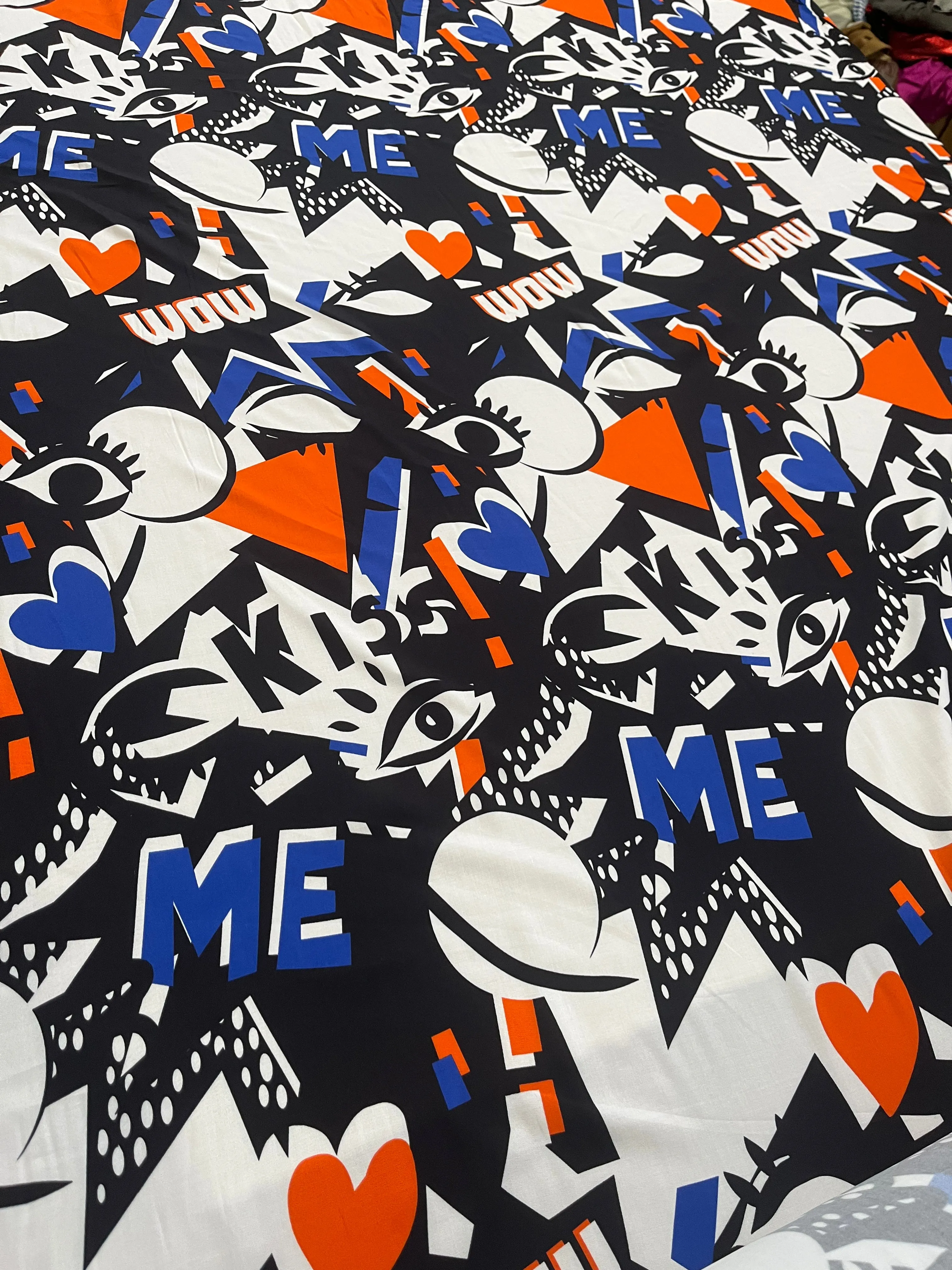 D02 ISABELLE 011 viscose crazy pop print