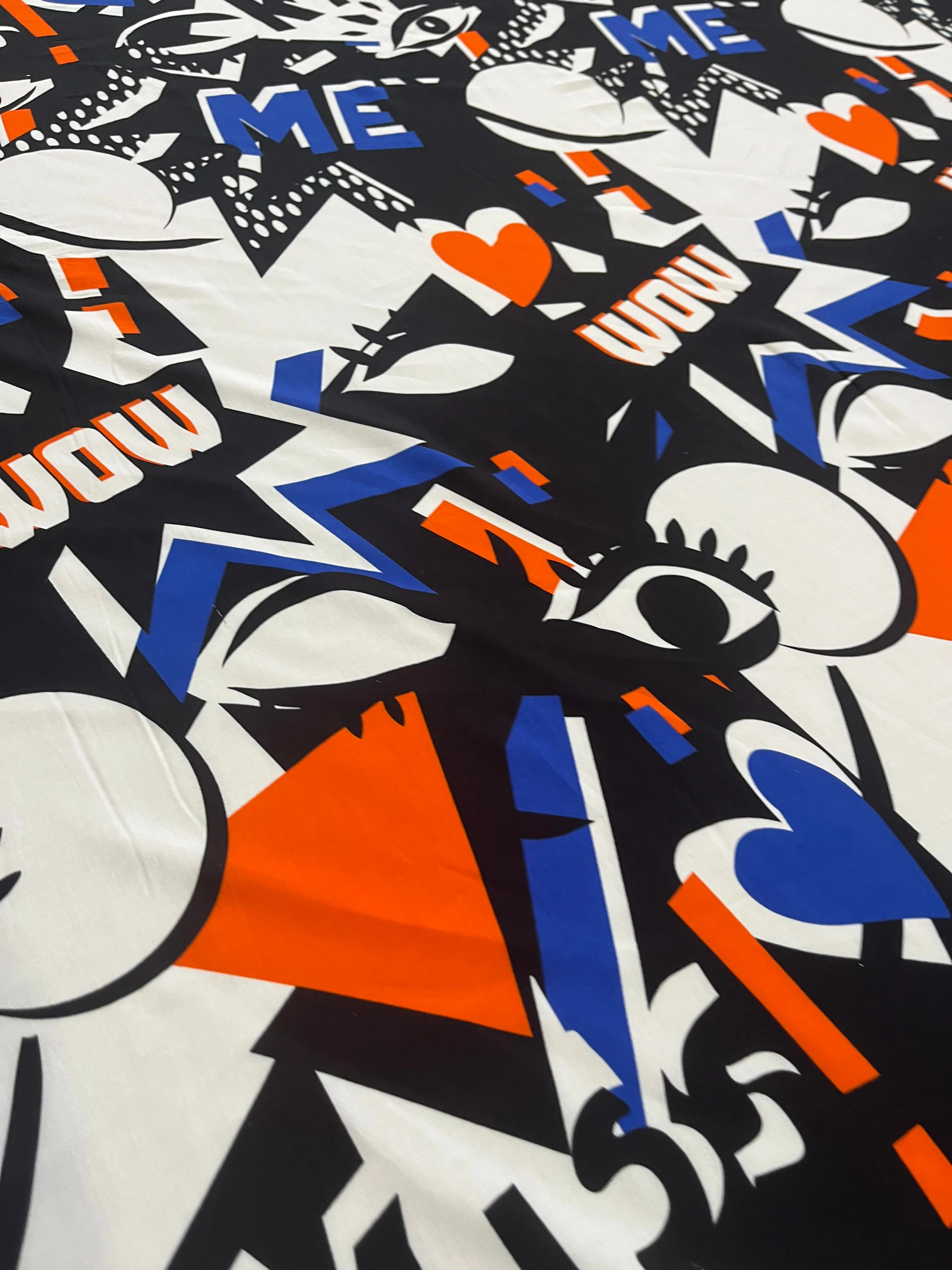 D02 ISABELLE 011 viscose crazy pop print