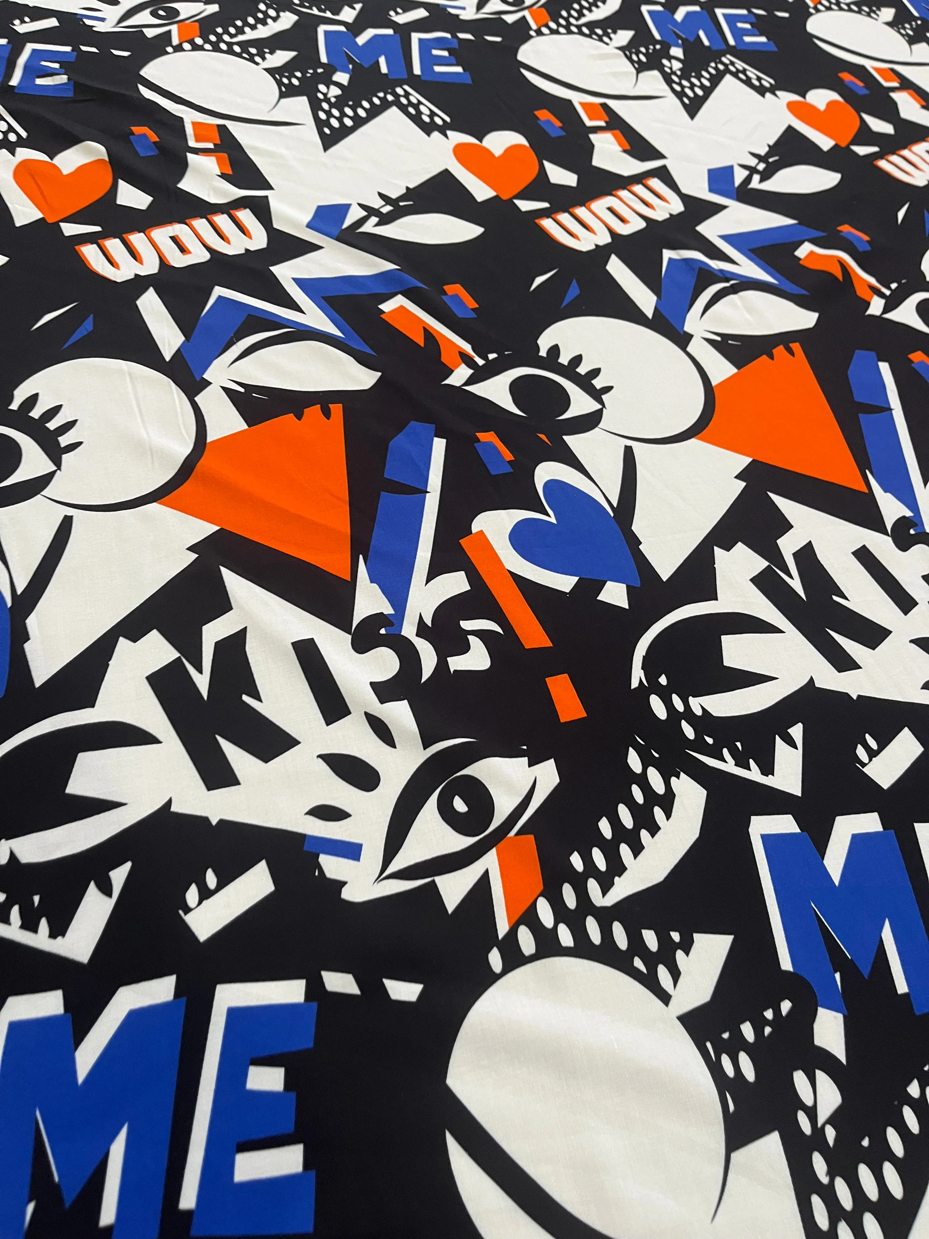 D02 ISABELLE 011 viscose crazy pop print
