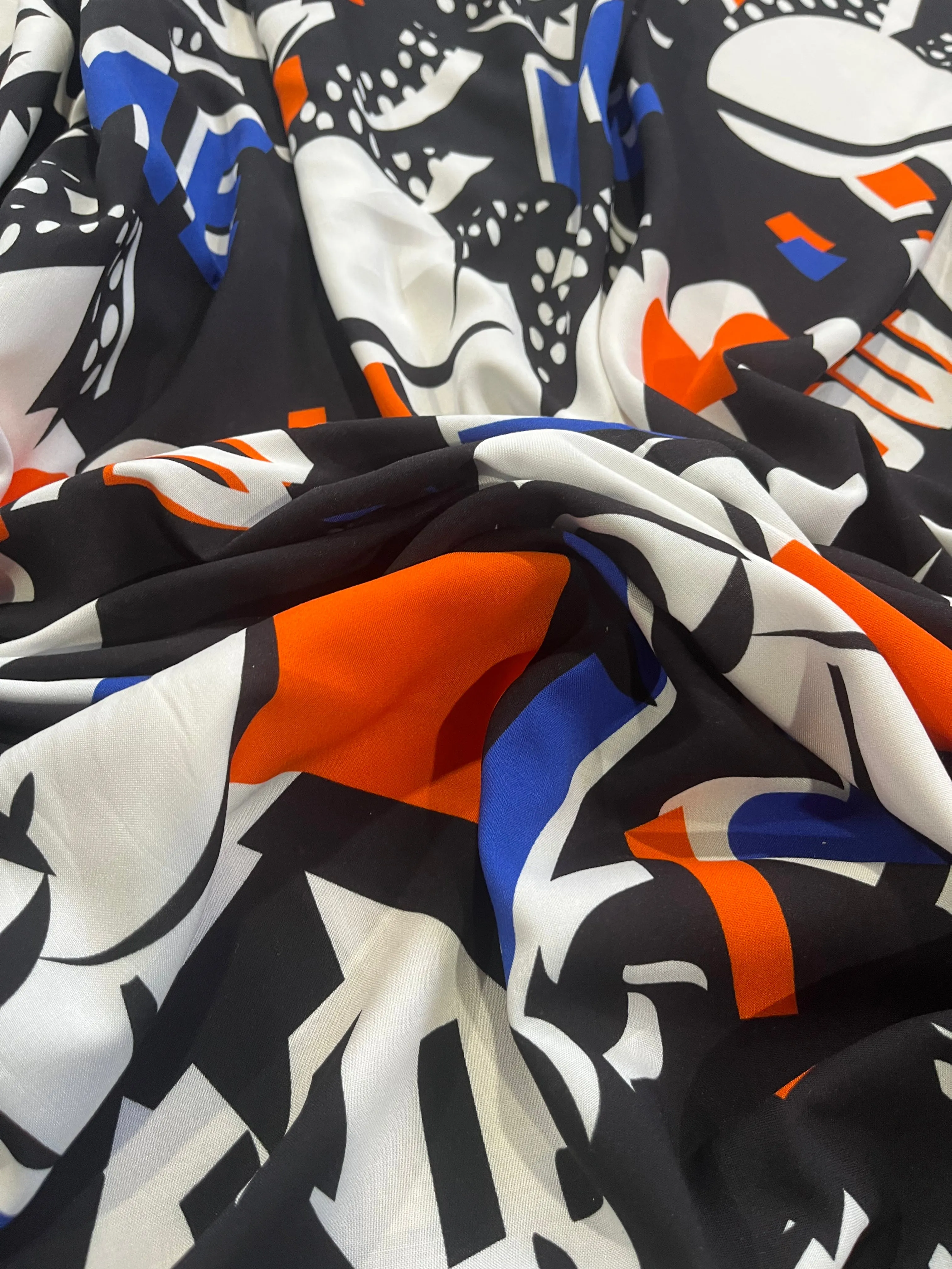 D02 ISABELLE 011 viscose crazy pop print
