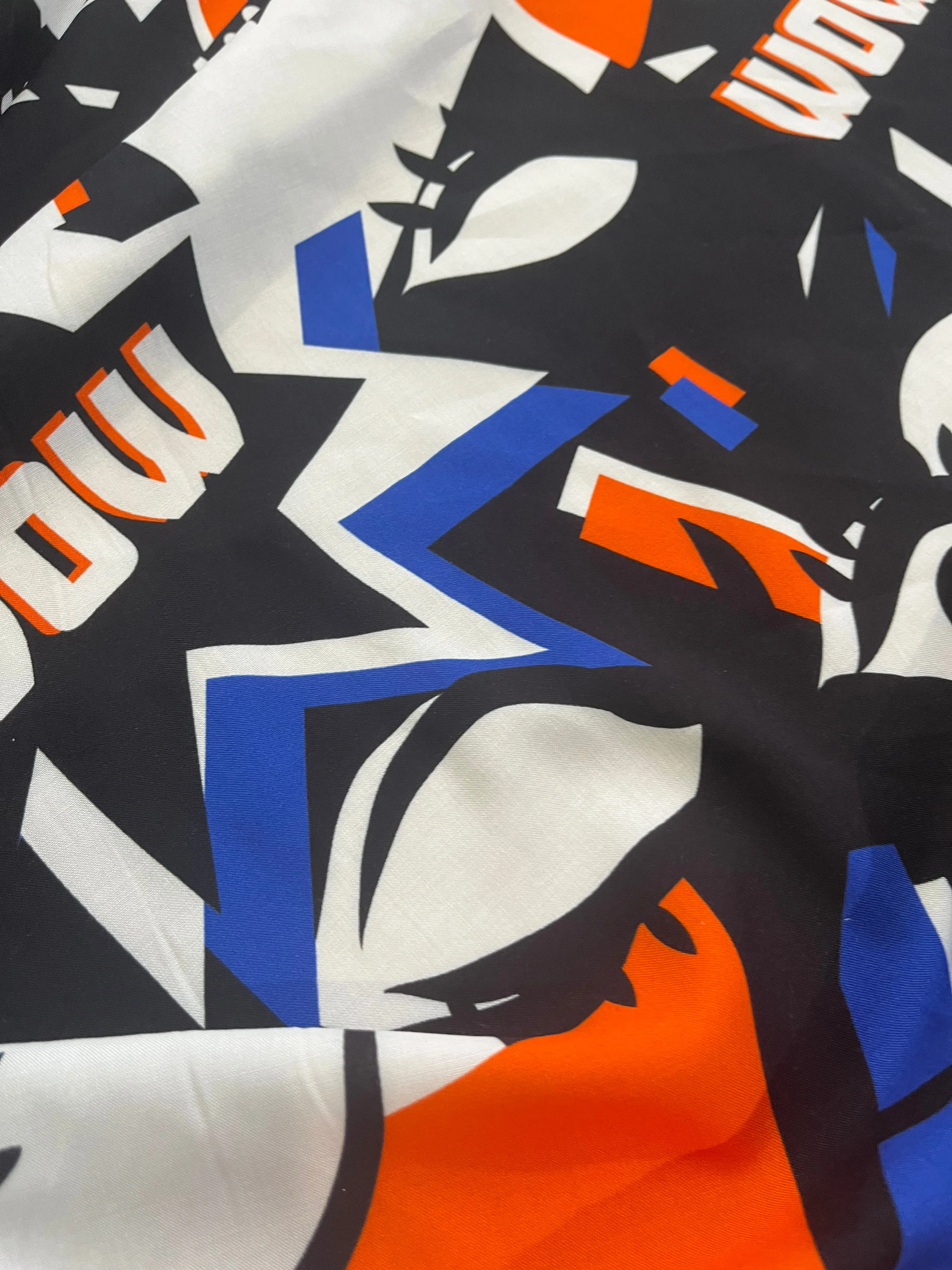 D02 ISABELLE 011 viscose crazy pop print
