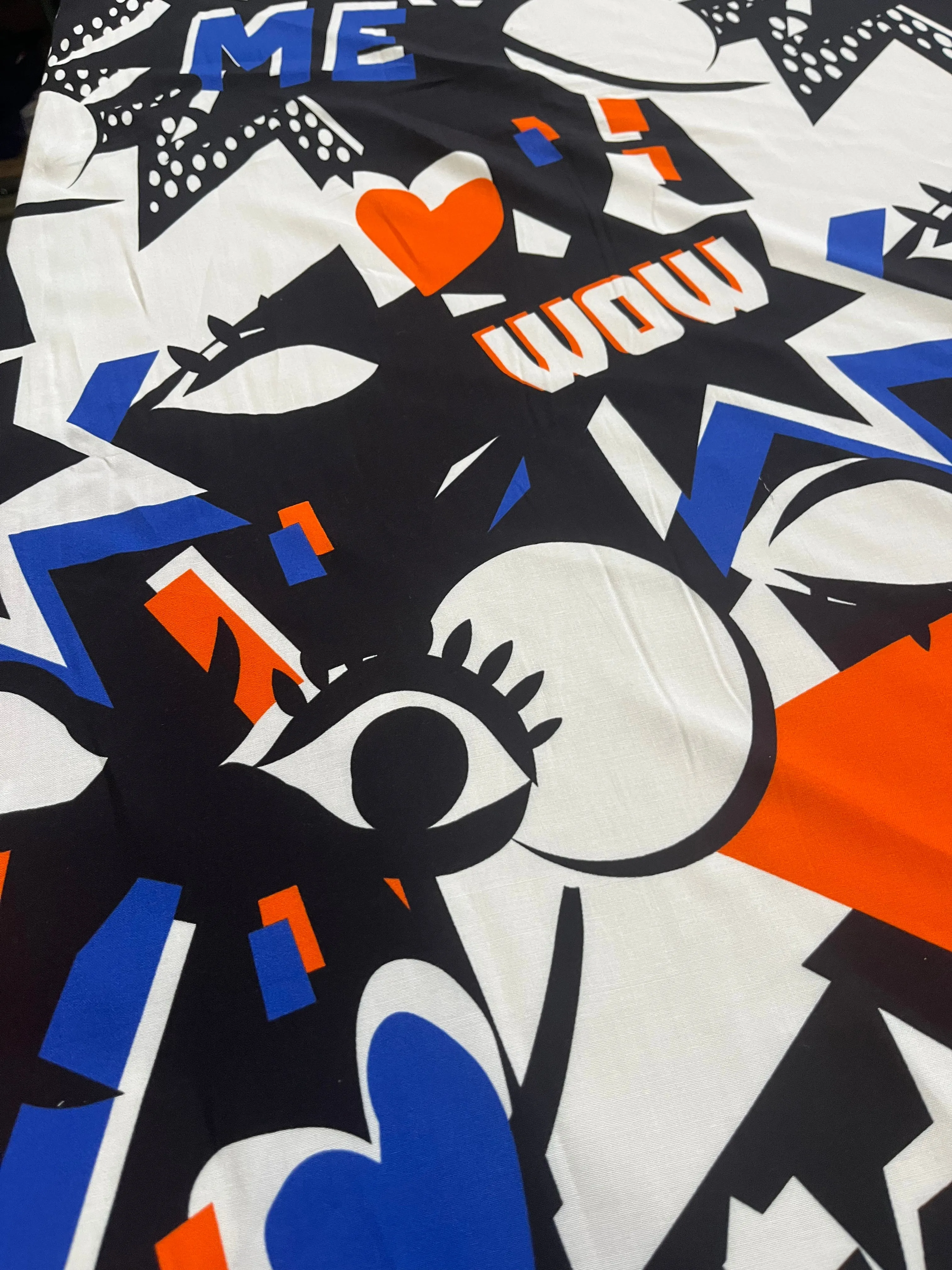 D02 ISABELLE 011 viscose crazy pop print