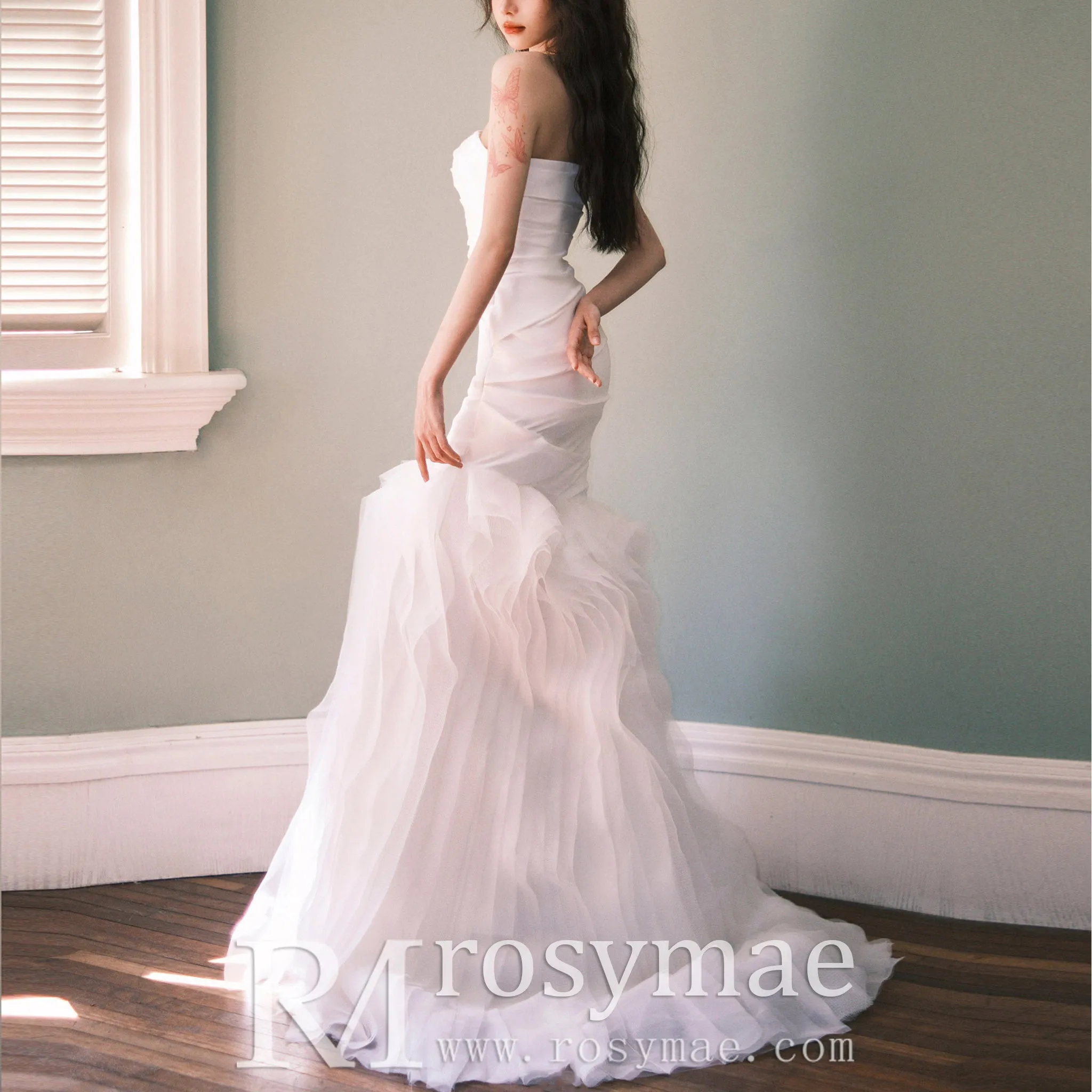 Elegant Ruffle Mermaid Wedding Dress Fitted Sheath Gown