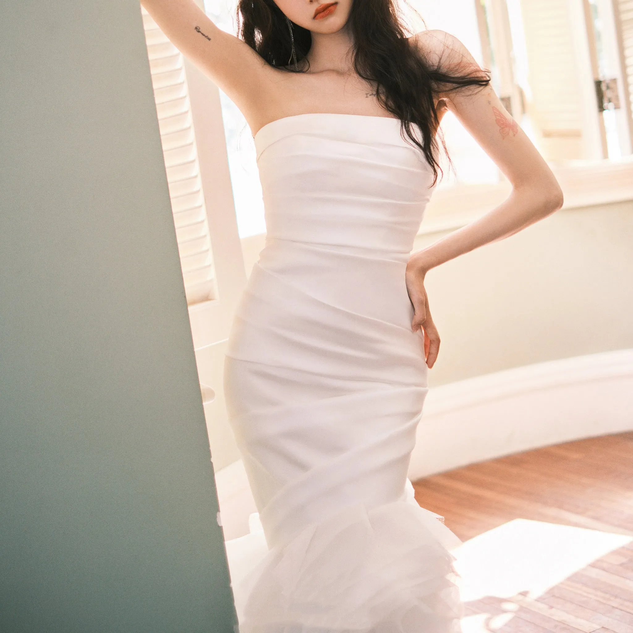 Elegant Ruffle Mermaid Wedding Dress Fitted Sheath Gown
