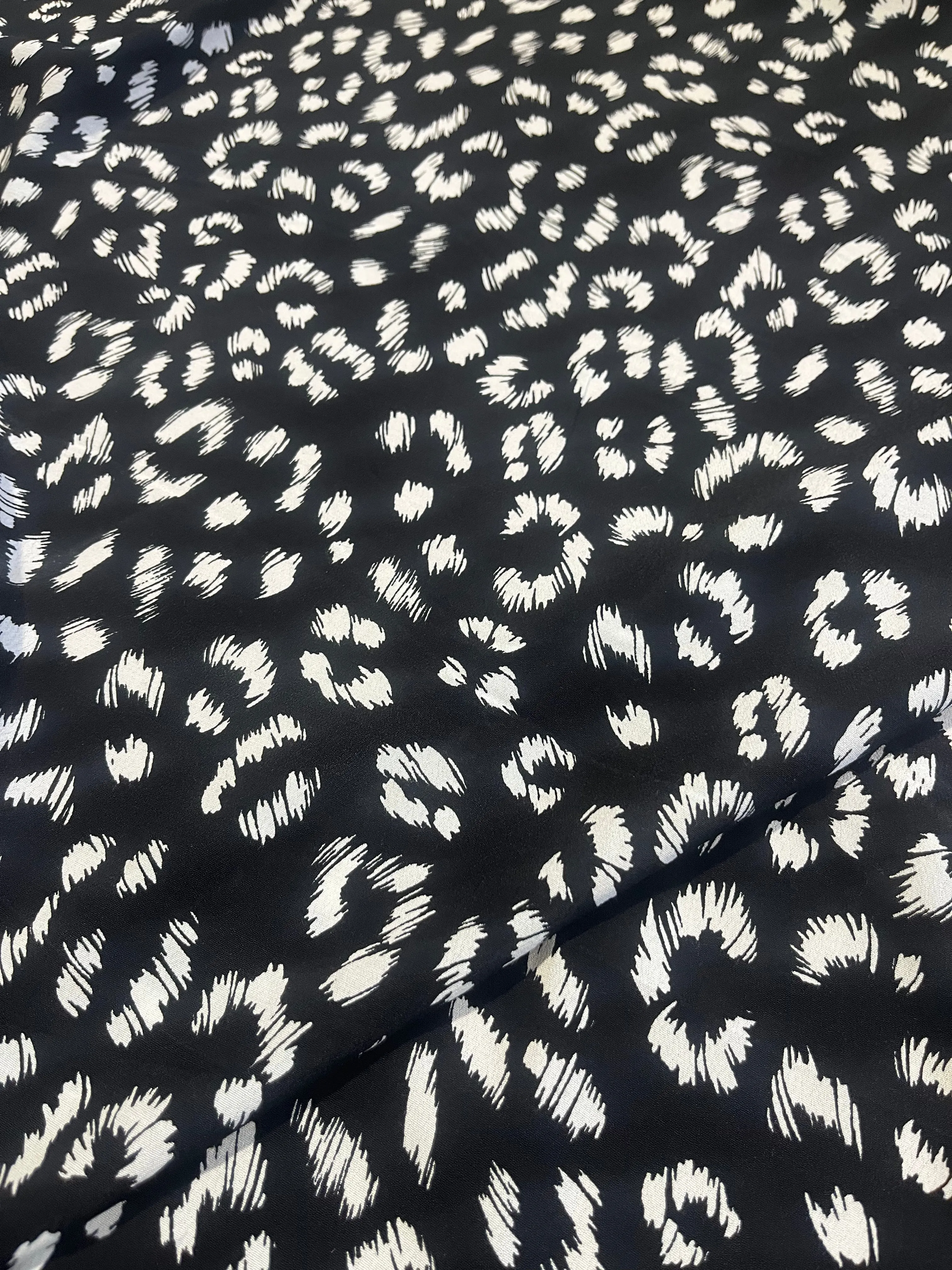 GREG 004 viscose crêpe black/white small design