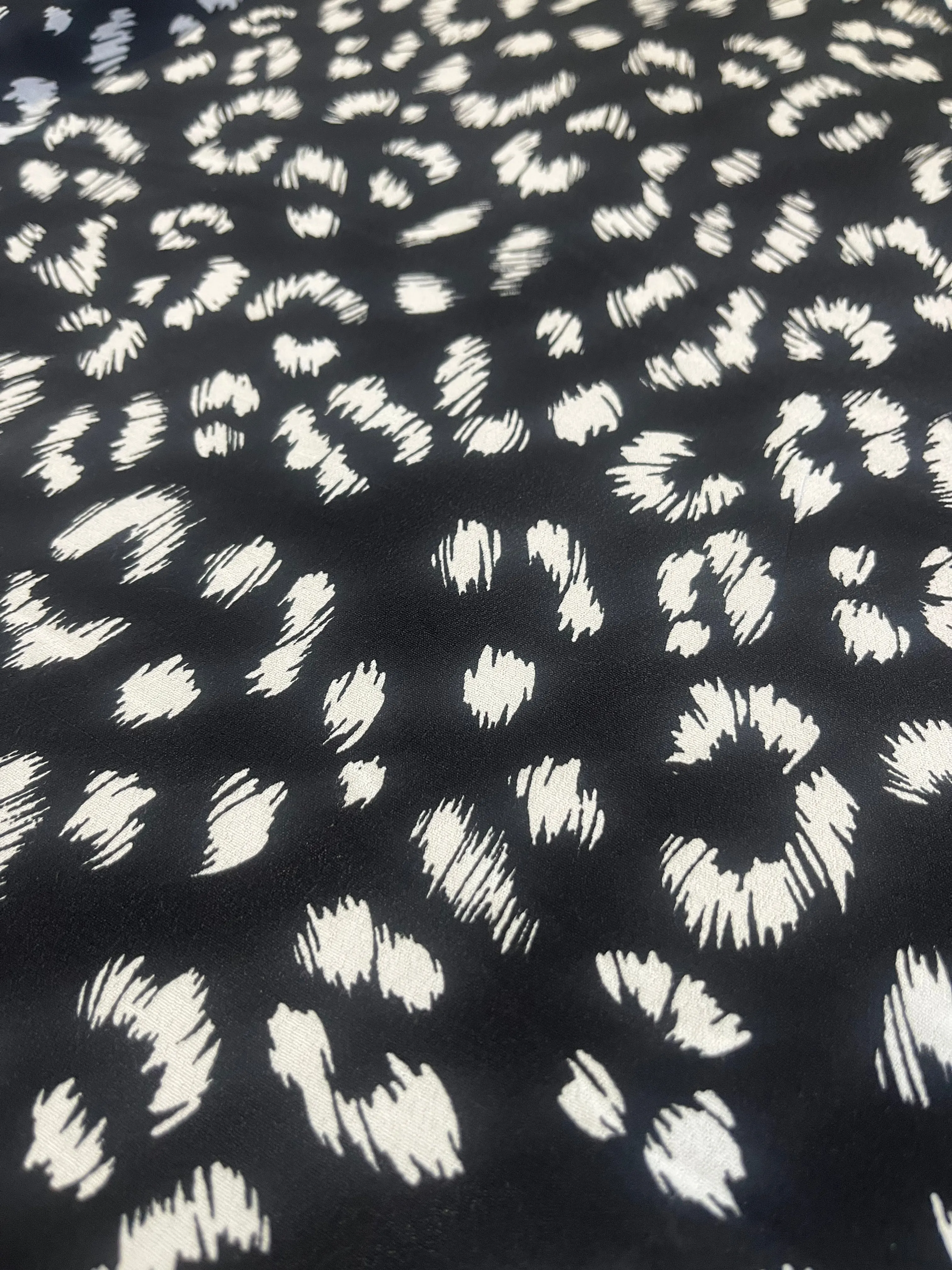 GREG 004 viscose crêpe black/white small design