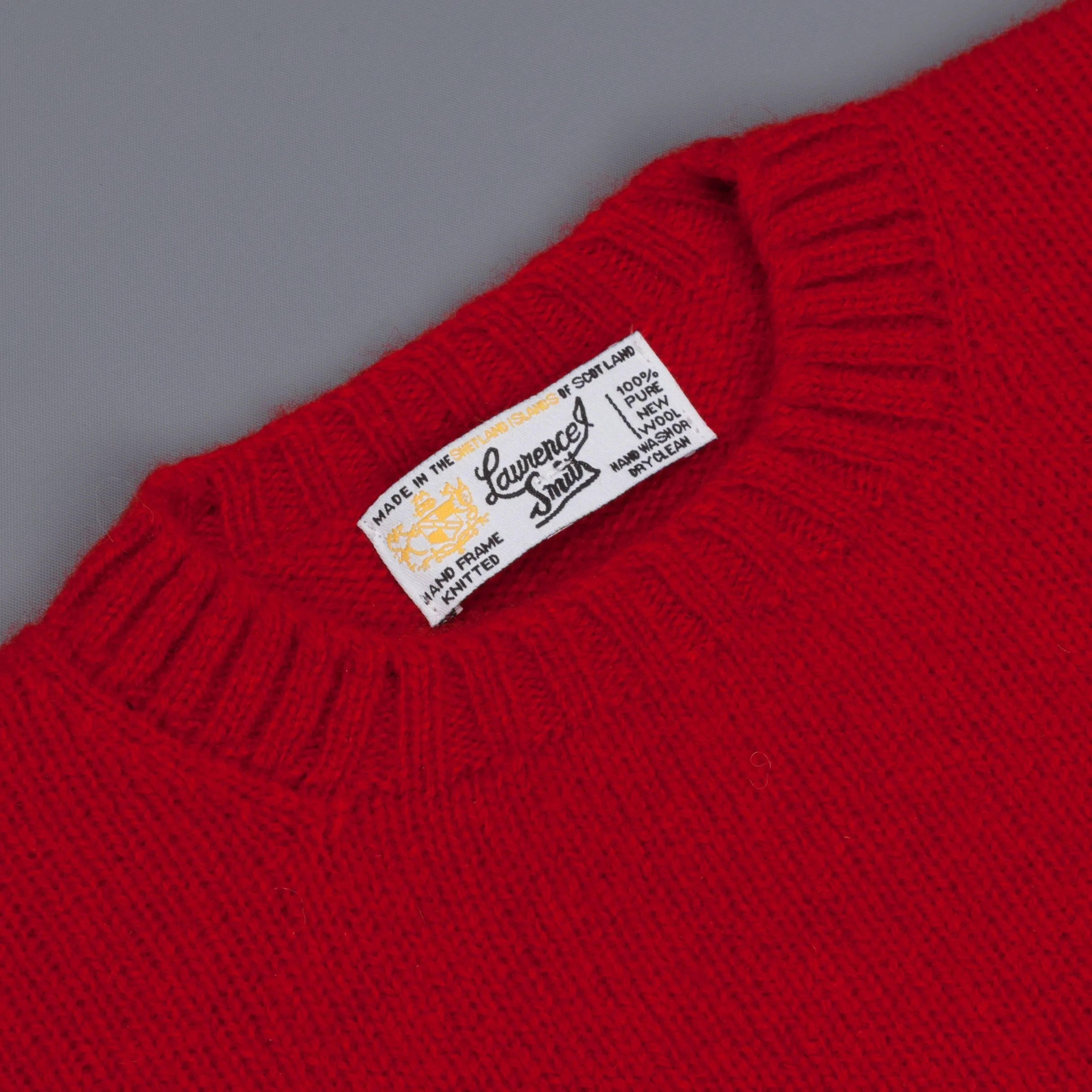 Laurence J. Smith  Super soft Seamless Crew Neck Pullover Tudor
