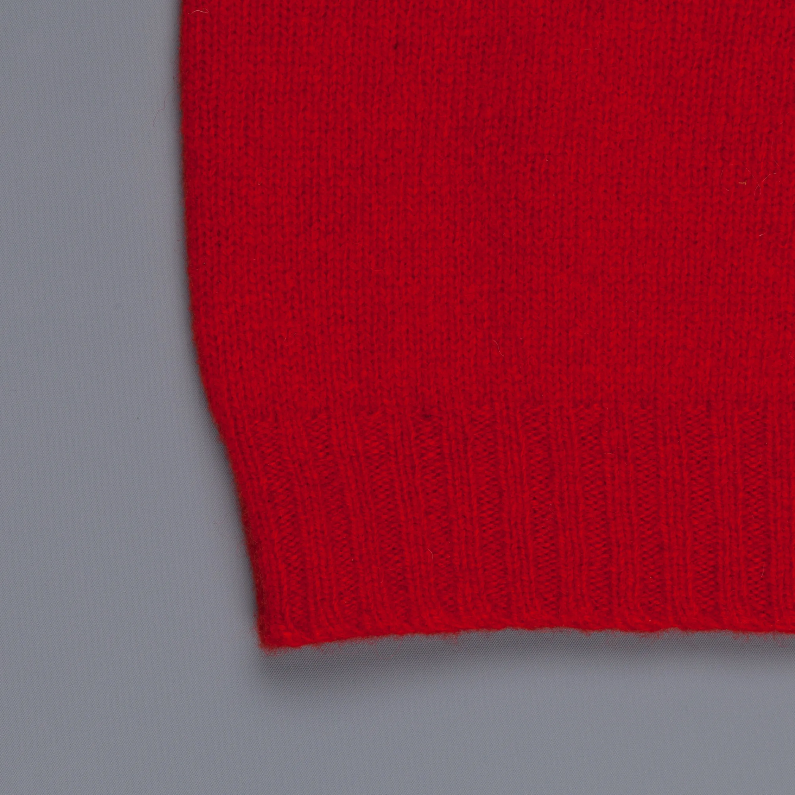 Laurence J. Smith  Super soft Seamless Crew Neck Pullover Tudor