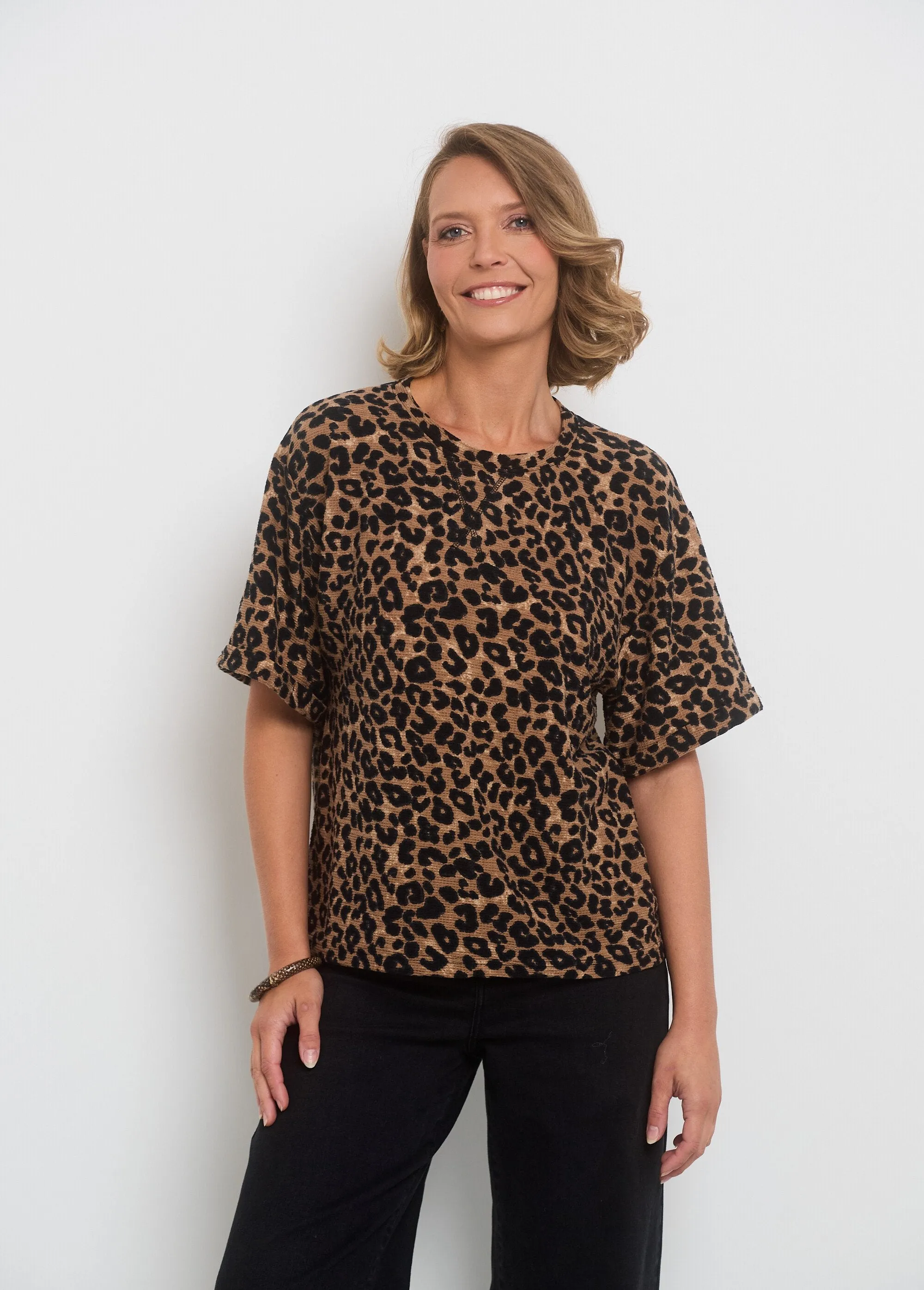 Leopard textured knit crew neck t-shirt
