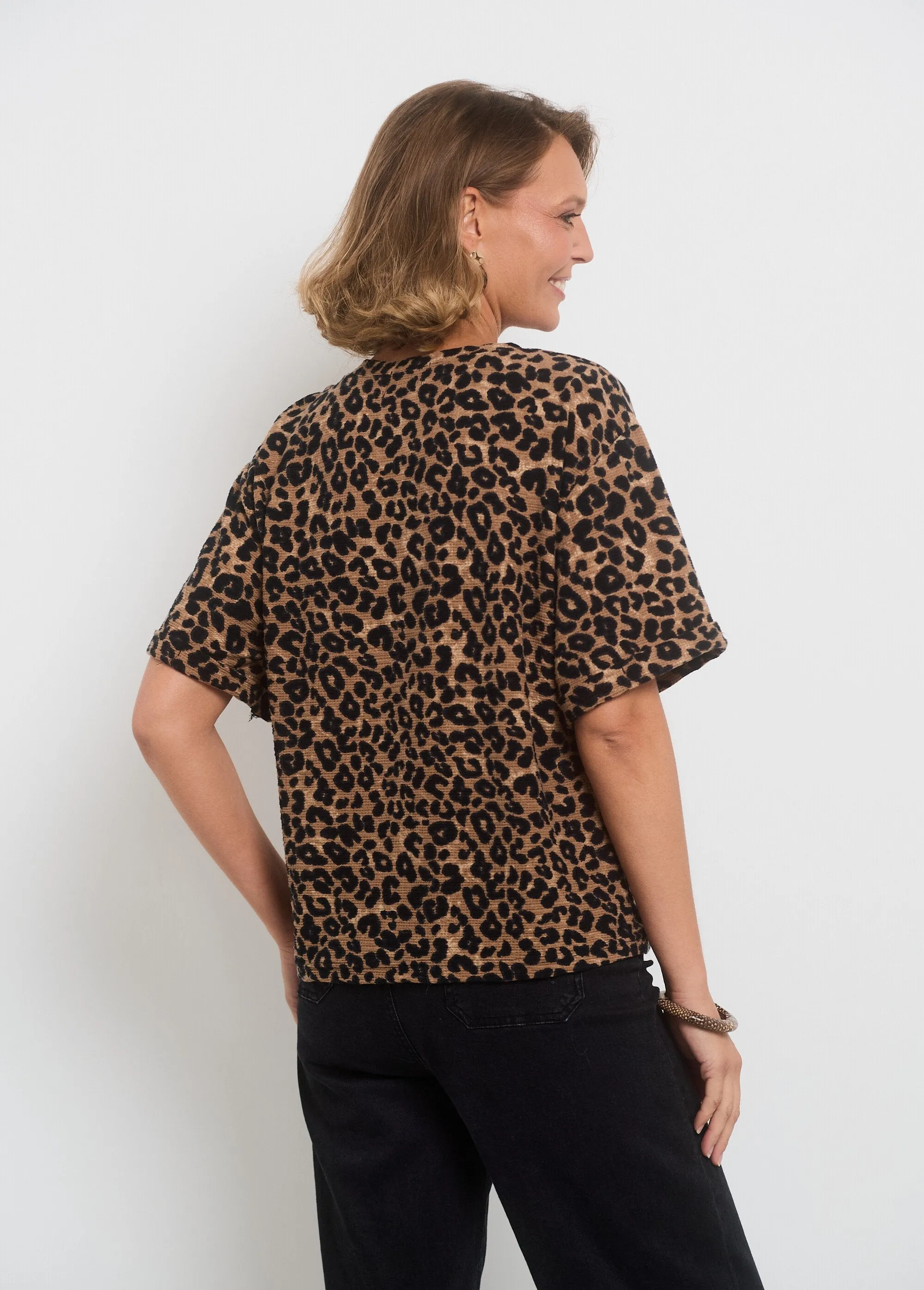 Leopard textured knit crew neck t-shirt