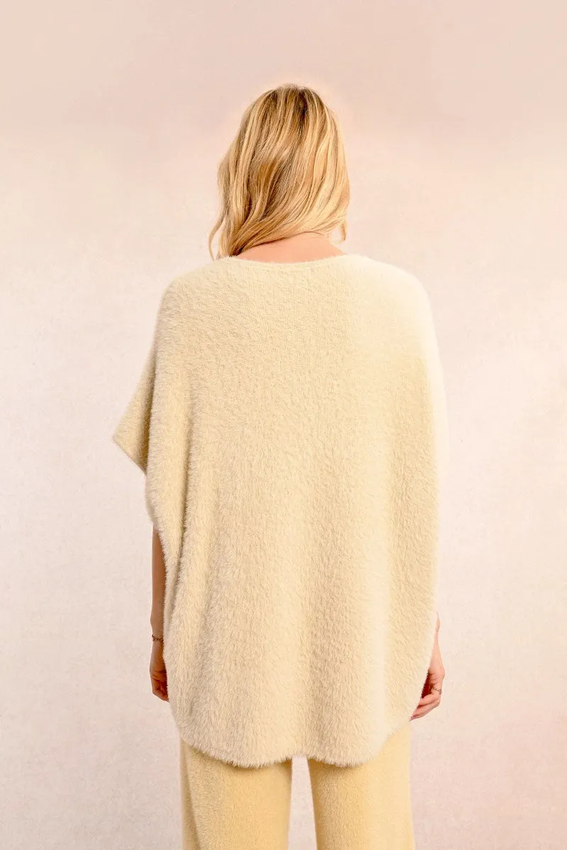 LOOSE, SOFT KNIT SWEATER