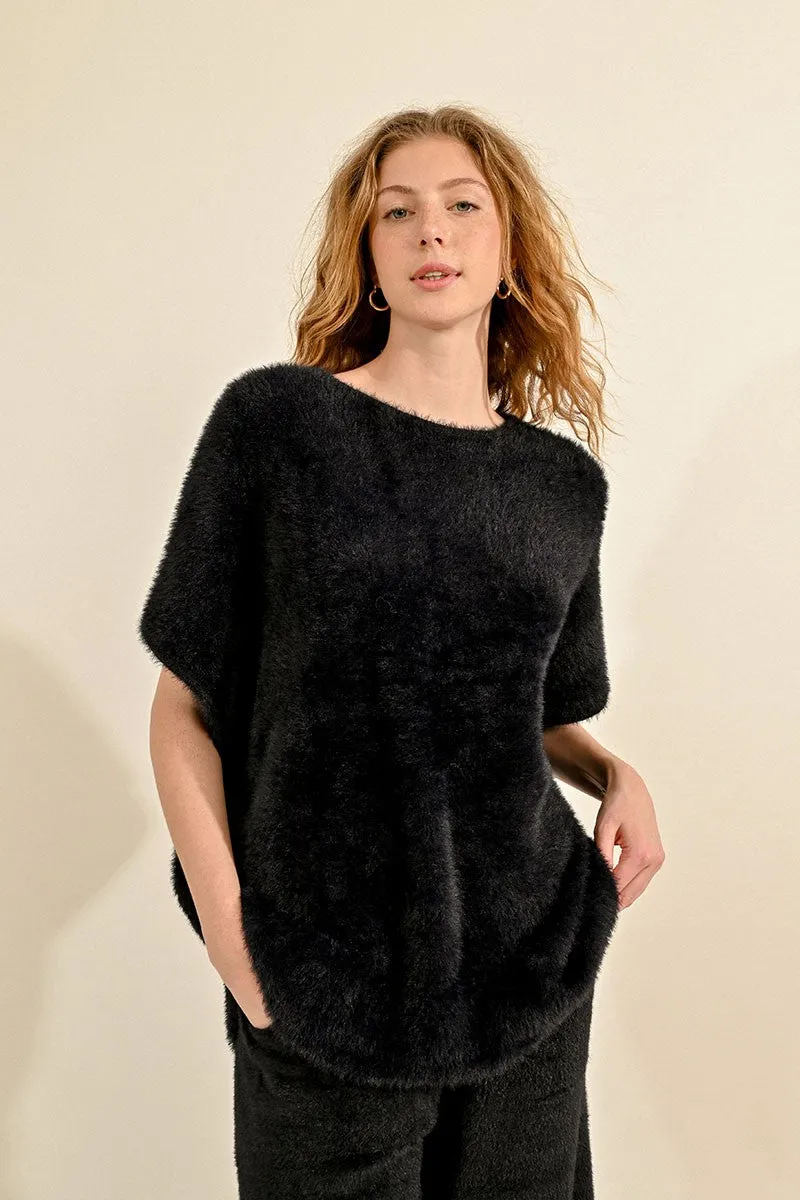 LOOSE, SOFT KNIT SWEATER