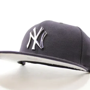 New York Yankees New Era 59Fifty Fitted Hats (METALLIC SILVER BADGE LOGO UNDER BRIM)
