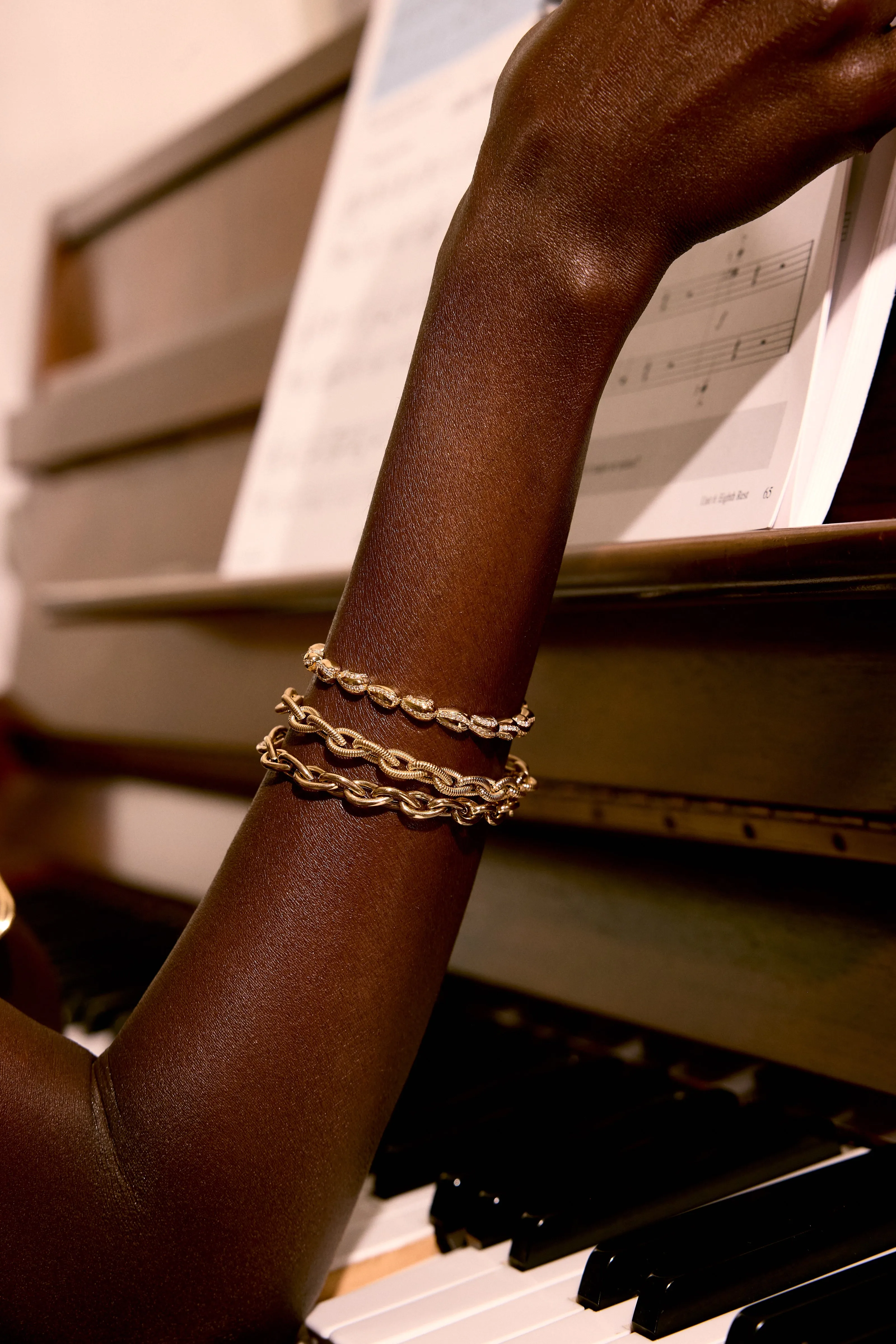 Textured Teardrop Chain Bracelet