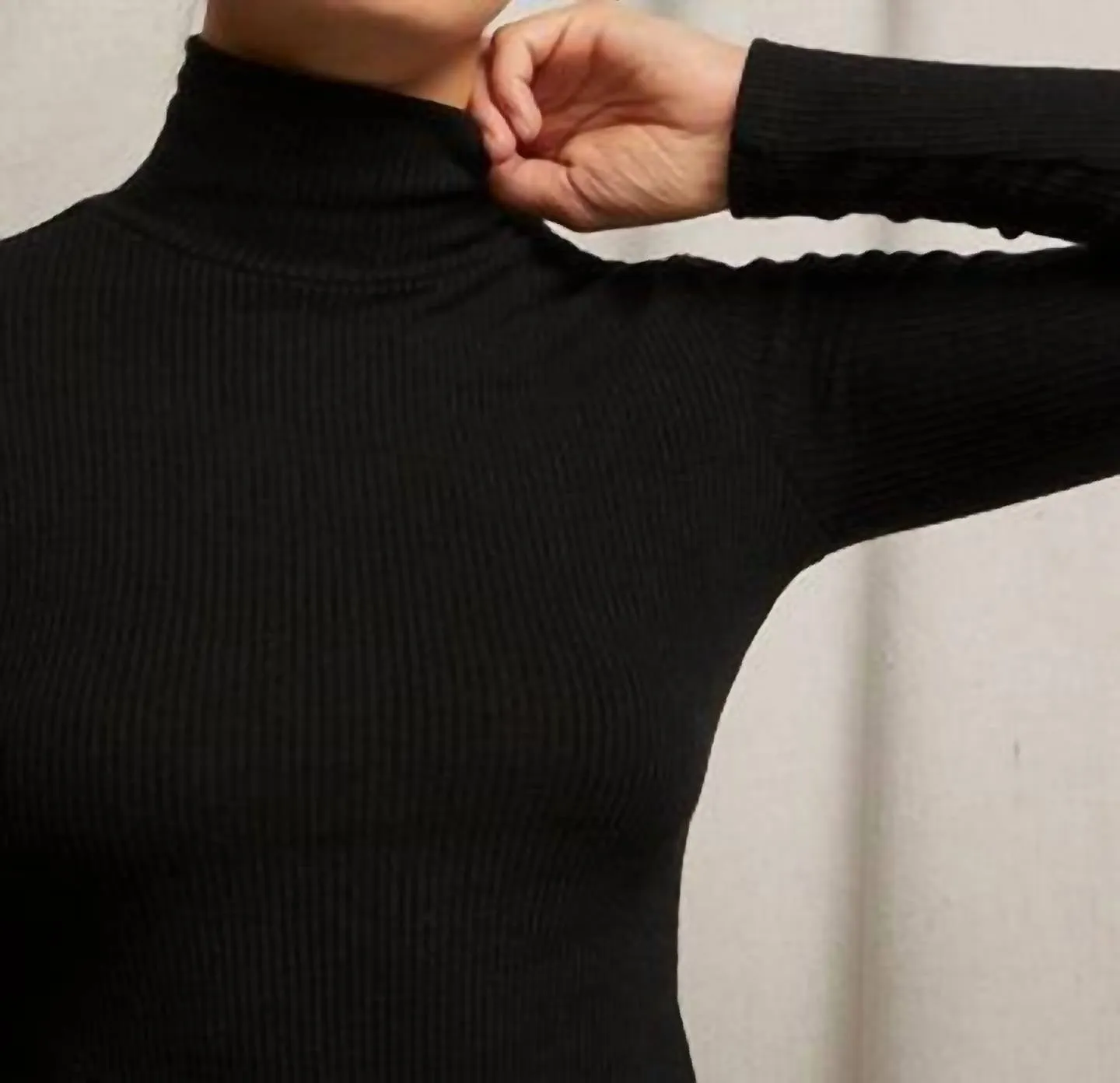 Turtleneck Rib Long Sleeve Top In True Black