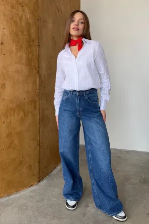 White loose fit shirt made of textured cotton